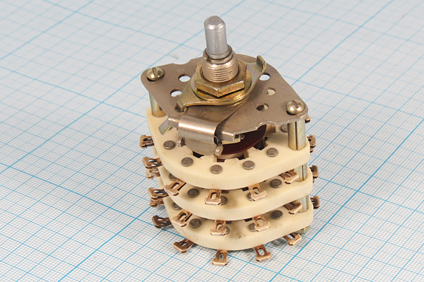11 положений. Переключатель галетный ПГК-11п. Галетный переключатель ПГК-3п3н 15. Галетный переключатель 11п2н. Переключатель ПГК-2п4н.