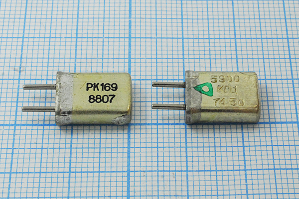 Кварц 8 МГЦ В прямоугольном корпусе. М15рк конденсатор. РГ-05-ма6-6дт-12000к-в. Логотипы производителей керамических резонаторов.